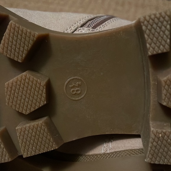 Universal Thread tan boots. Size 8 1/2. New! - Picture 8 of 10